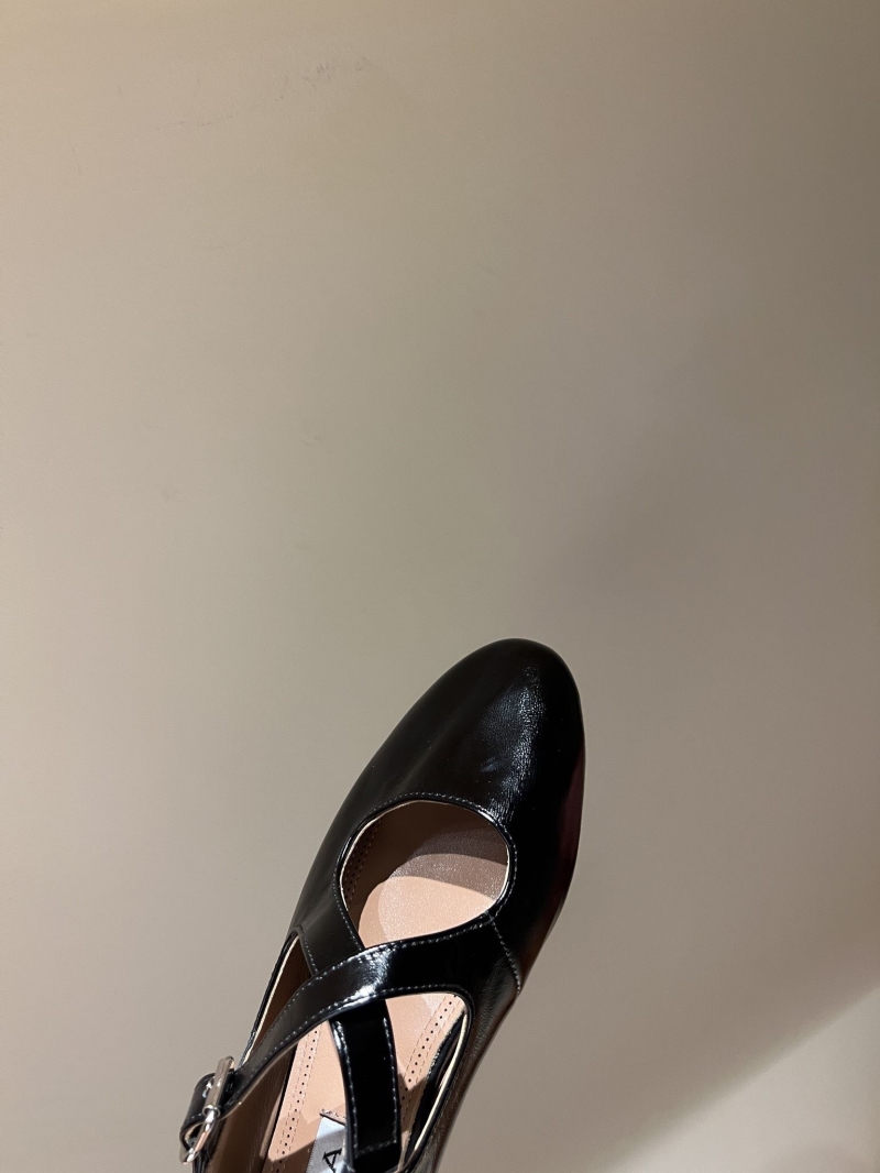 Other flat shoes